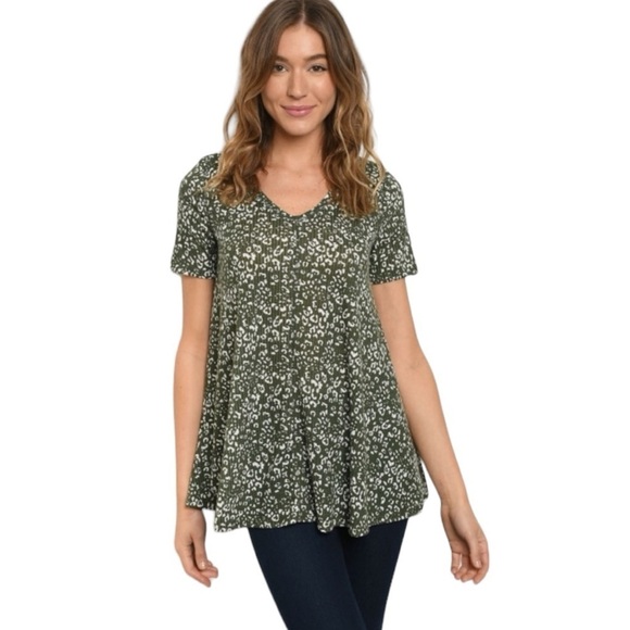 Janette Plus Tops - NWT Janette Plus animal print tunic. Size Large